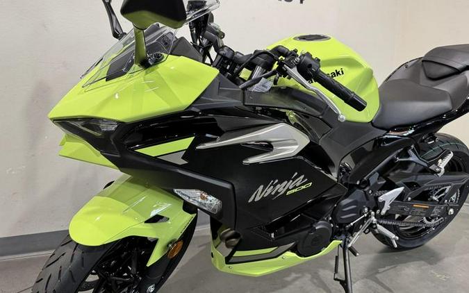 2026 Kawasaki Ninja® 500 ABS Metallic Yellowish Green/Ebony