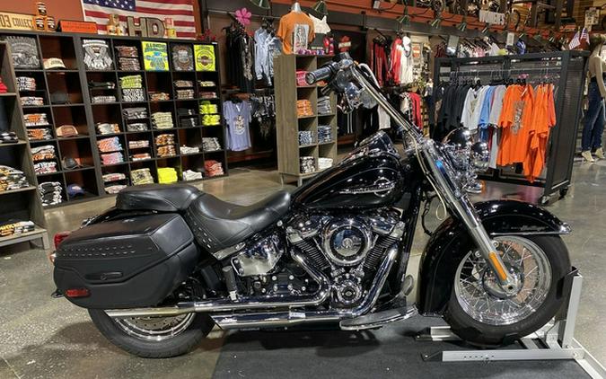 2020 Harley-Davidson Softail FLHC - Heritage Classic