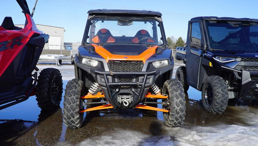 2018 Polaris® General™ 1000 EPS Deluxe Titanium Metallic