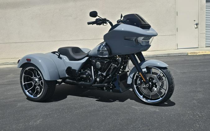 2026 Harley-Davidson® Road Glide 3 Vivid Black