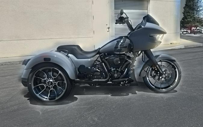 2026 Harley-Davidson® Road Glide 3 Vivid Black
