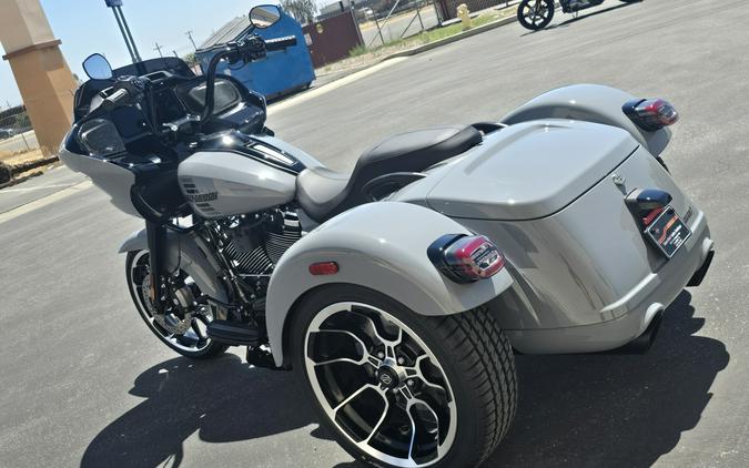 2026 Harley-Davidson® Road Glide 3 Vivid Black