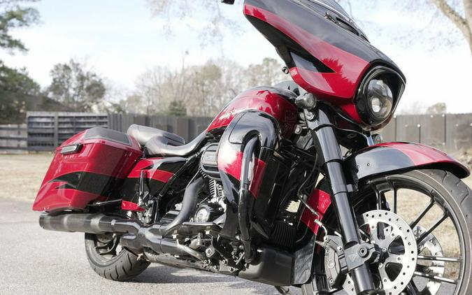 2017 Harley-Davidson® FLHXSE - CVO™ Street Glide®