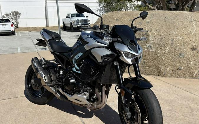 2025 Kawasaki Z900 ABS Galaxy Silver/Metallic Spark Black