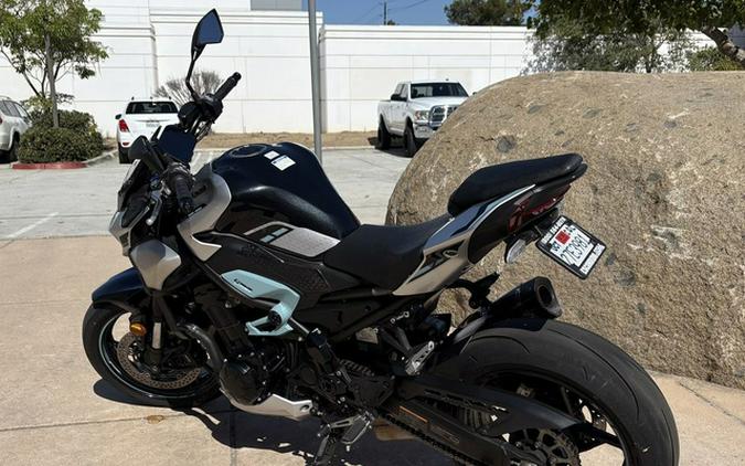 2025 Kawasaki Z900 ABS Galaxy Silver/Metallic Spark Black