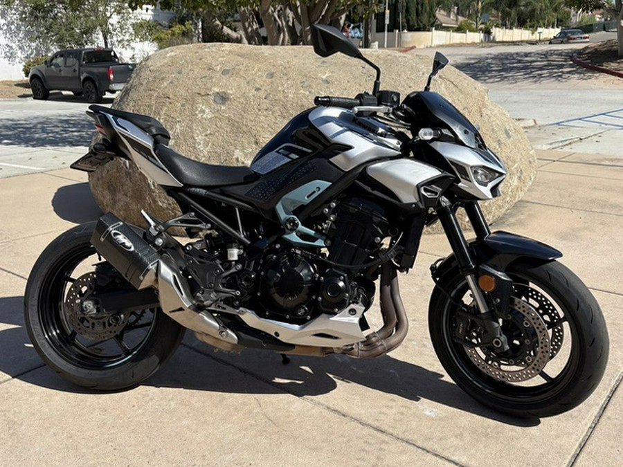 2025 Kawasaki Z900 ABS Galaxy Silver/Metallic Spark Black