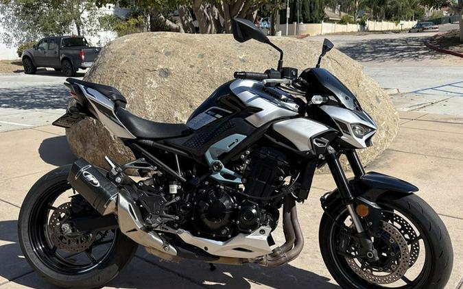 2025 Kawasaki Z900 ABS Galaxy Silver/Metallic Spark Black