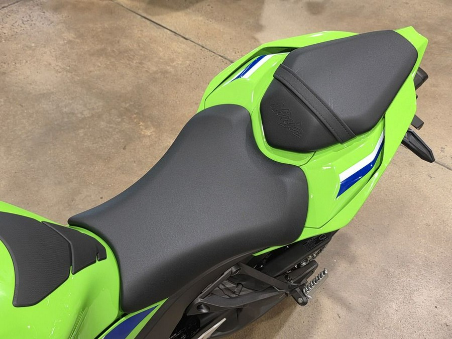 2026 Kawasaki Ninja® ZX™-10R Base