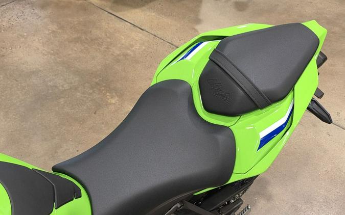 2026 Kawasaki Ninja® ZX™-10R Base