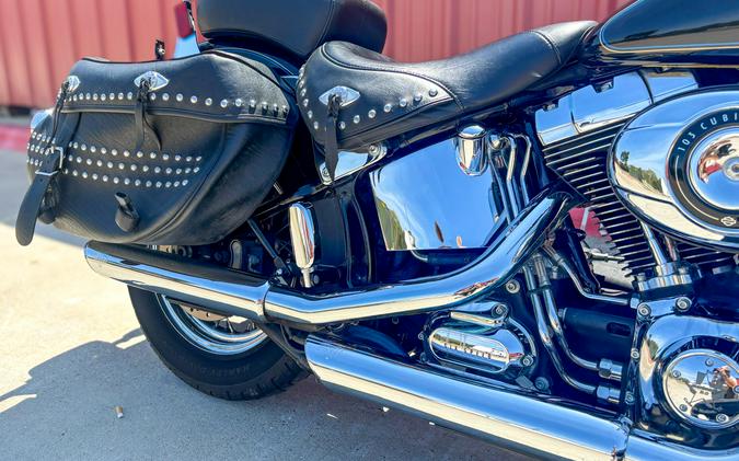2014 Harley-Davidson® Heritage Softail® Classic FLSTC Midnight Pearl