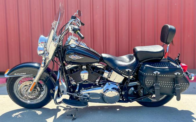 2014 Harley-Davidson® Heritage Softail® Classic FLSTC Midnight Pearl