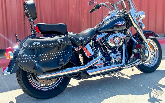2014 Harley-Davidson® Heritage Softail® Classic FLSTC Midnight Pearl