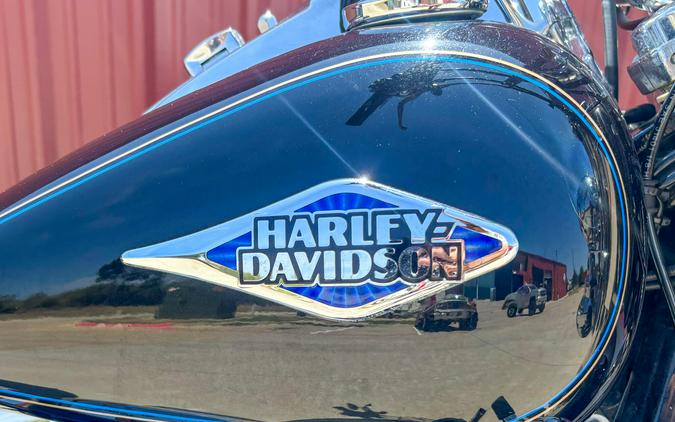 2014 Harley-Davidson® Heritage Softail® Classic FLSTC Midnight Pearl