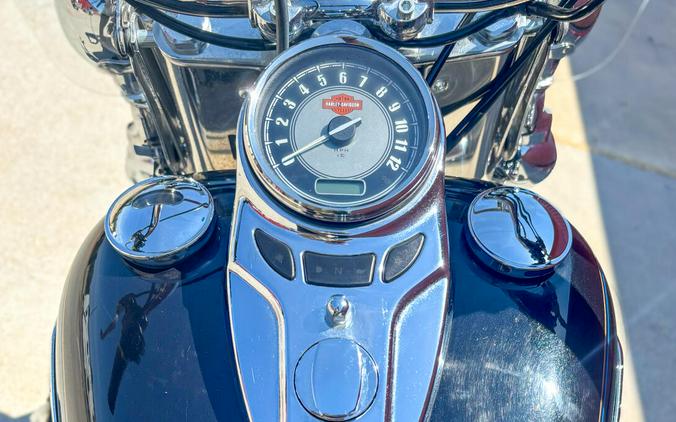 2014 Harley-Davidson® Heritage Softail® Classic FLSTC Midnight Pearl