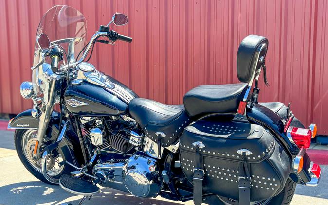2014 Harley-Davidson® Heritage Softail® Classic FLSTC Midnight Pearl