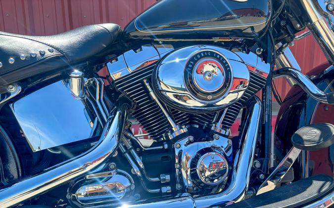 2014 Harley-Davidson® Heritage Softail® Classic FLSTC Midnight Pearl