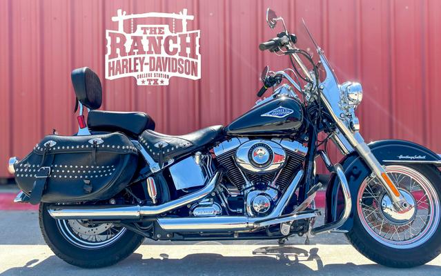 2014 Harley-Davidson® Heritage Softail® Classic FLSTC Midnight Pearl