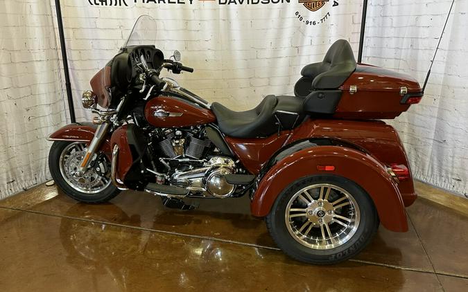 2024 Harley-Davidson Tri Glide Ultra FLHTCUTG Red Rock / Vivid Black