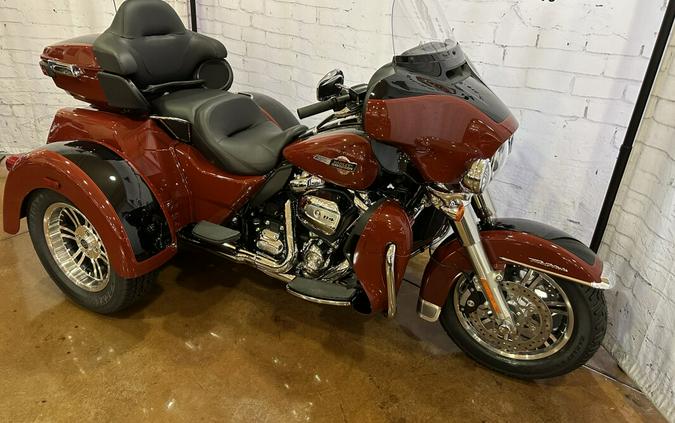 2024 Harley-Davidson Tri Glide Ultra FLHTCUTG Red Rock / Vivid Black