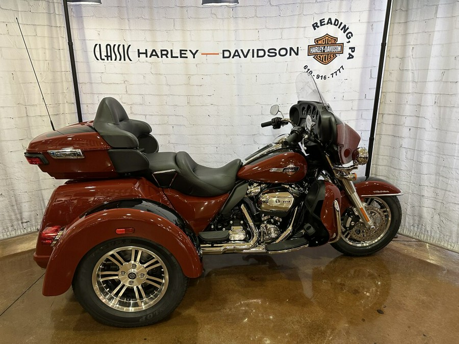 2024 Harley-Davidson Tri Glide Ultra FLHTCUTG Red Rock / Vivid Black