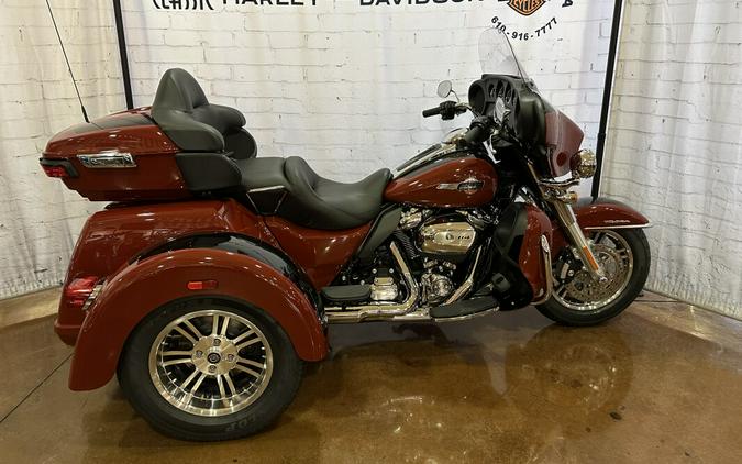 2024 Harley-Davidson Tri Glide Ultra FLHTCUTG Red Rock / Vivid Black