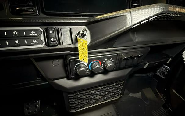 2026 Can-Am® Defender Limited HD11