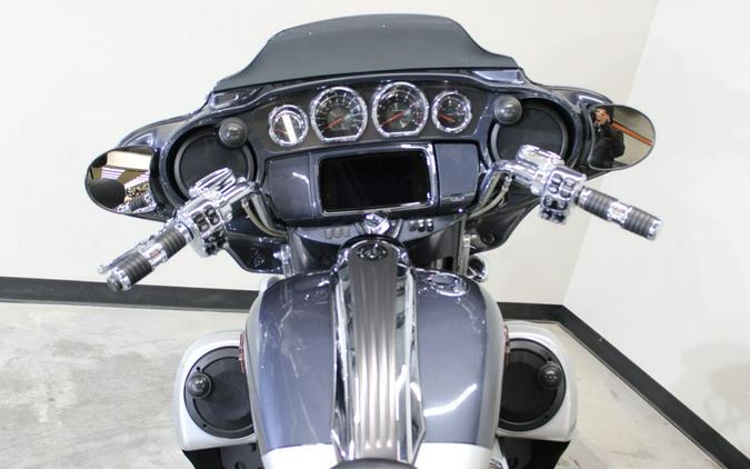 2019 Harley-Davidson® FLHXSE - CVO™ Street Glide®