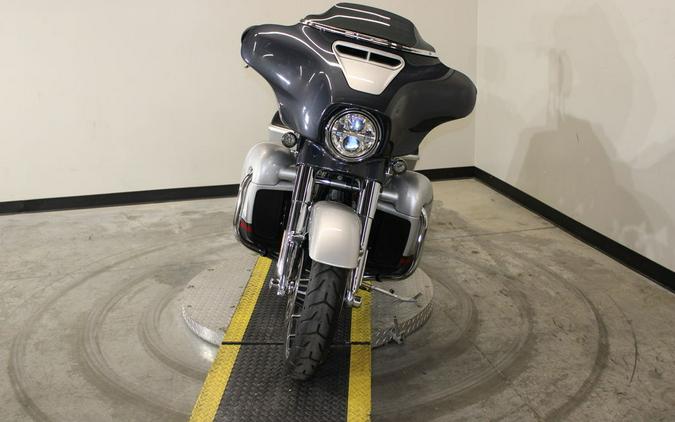 2019 Harley-Davidson® FLHXSE - CVO™ Street Glide®