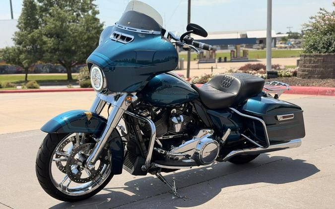2022 Harley-Davidson® Street Glide® FLHX Vivid Black 644227