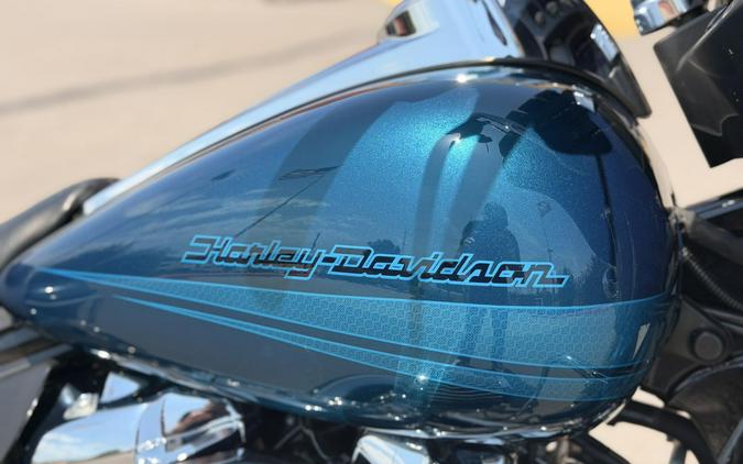 2022 Harley-Davidson® Street Glide® FLHX Vivid Black 644227