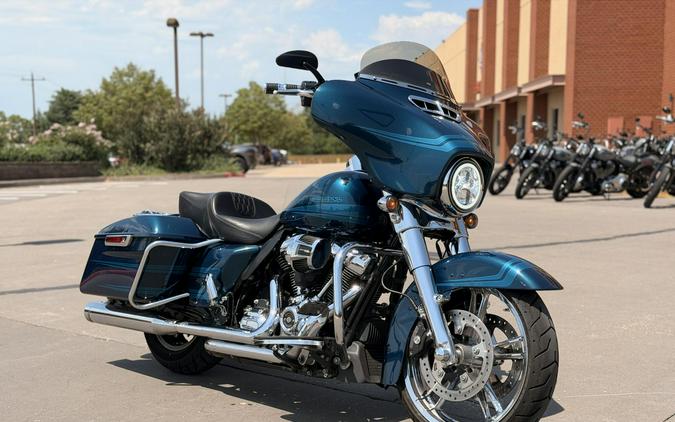 2022 Harley-Davidson® Street Glide® FLHX Vivid Black 644227