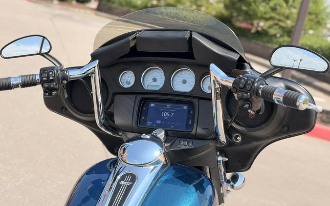 2022 Harley-Davidson® Street Glide® FLHX Vivid Black 644227