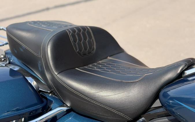 2022 Harley-Davidson® Street Glide® FLHX Vivid Black 644227