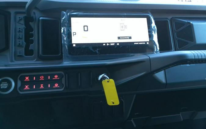 2026 Can-Am® Defender MAX LONE STAR HD11