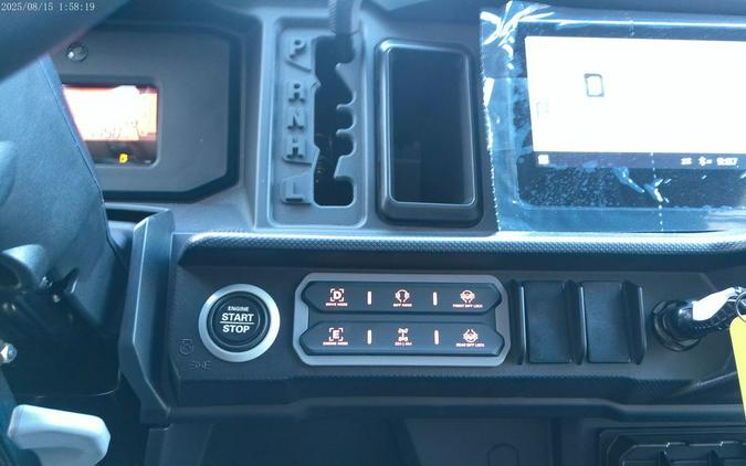 2026 Can-Am® Defender MAX LONE STAR HD11