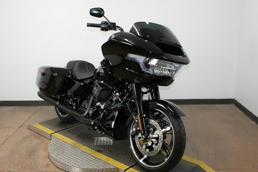 Harley-Davidson® Road Glide® 2026 FLTRX 84661316 VIVID BLACK