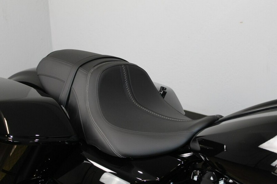 Harley-Davidson® Road Glide® 2026 FLTRX 84661316 VIVID BLACK