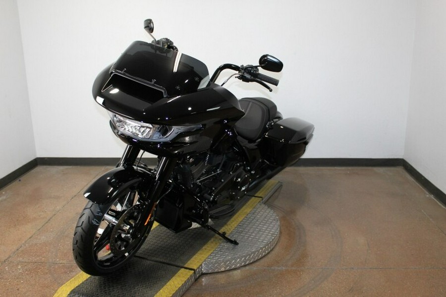 Harley-Davidson® Road Glide® 2026 FLTRX 84661316 VIVID BLACK