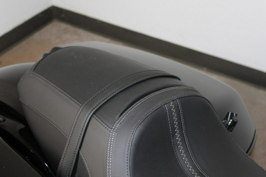 Harley-Davidson® Road Glide® 2026 FLTRX 84661316 VIVID BLACK