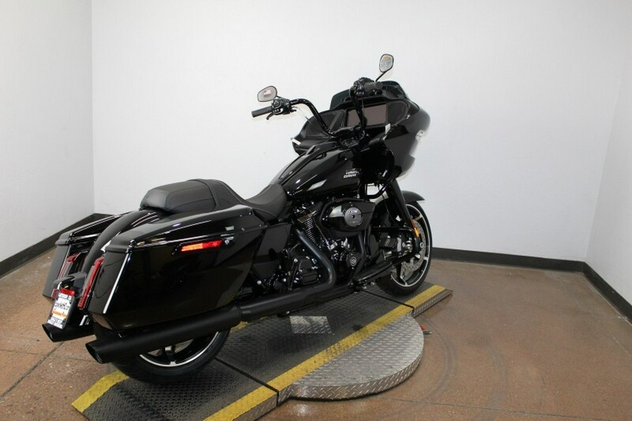 Harley-Davidson® Road Glide® 2026 FLTRX 84661316 VIVID BLACK