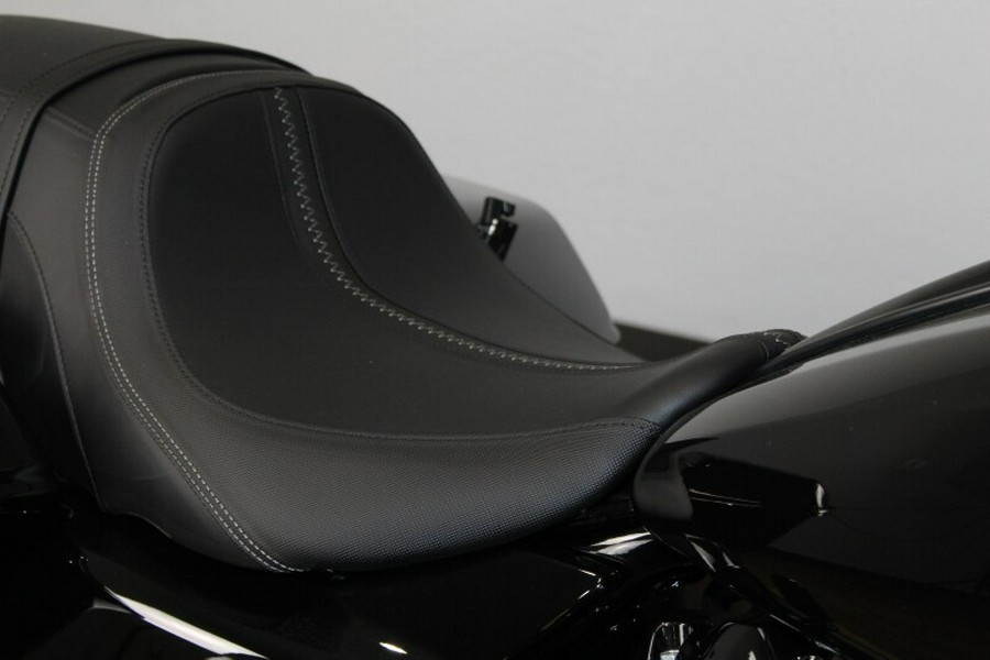 Harley-Davidson® Road Glide® 2026 FLTRX 84661316 VIVID BLACK