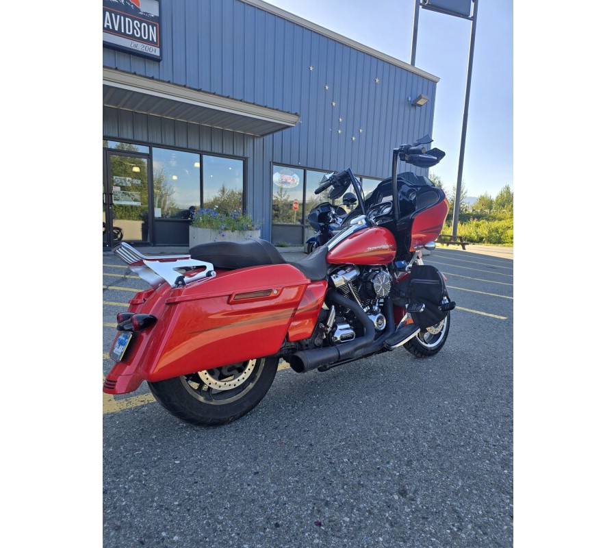 2017 Harley-Davidson® Road Glide® Custom Color