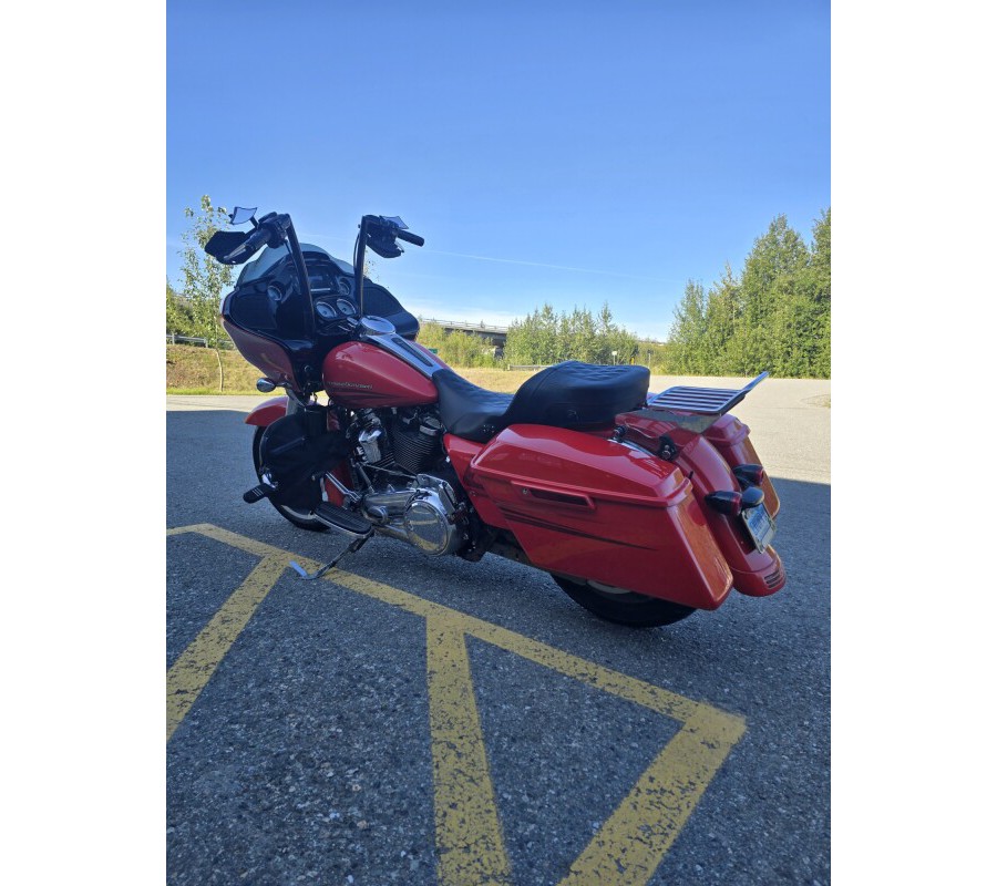 2017 Harley-Davidson® Road Glide® Custom Color