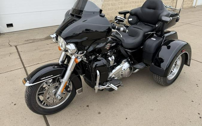 2023 Harley-Davidson® FLHTCUTG - Tri Glide® Ultra
