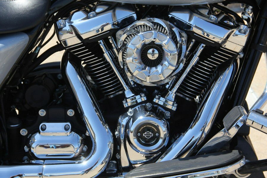 2023 Harley-Davidson Road Glide Atlas Silver Metallic