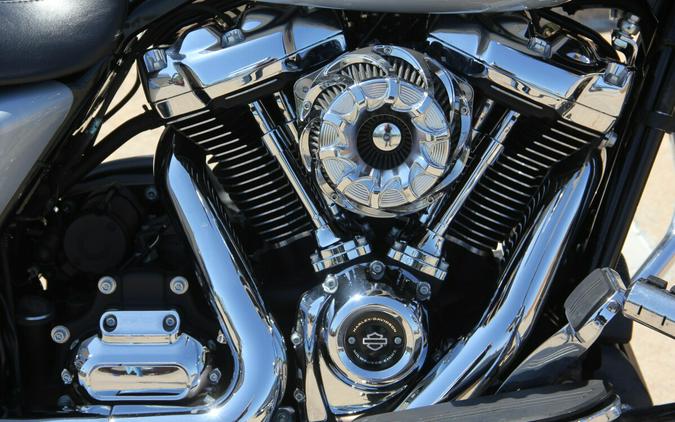 2023 Harley-Davidson Road Glide Atlas Silver Metallic