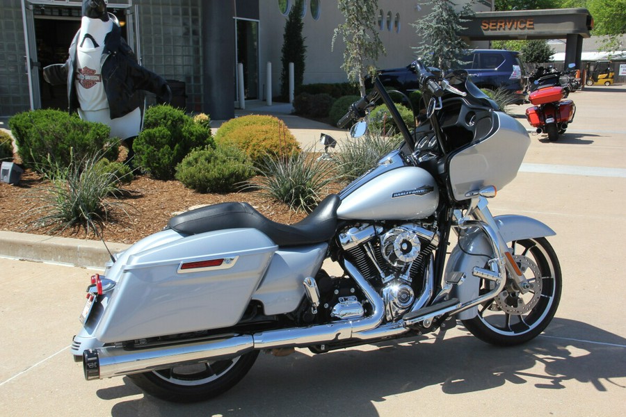 2023 Harley-Davidson Road Glide Atlas Silver Metallic
