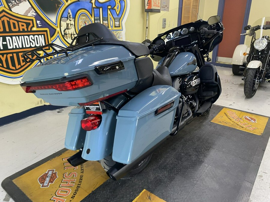 2024 Harley-Davidson Ultra Limited Sharkskin Blue – Black Finish