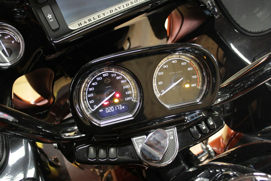 2015 CVO™ Road Glide® Ultra