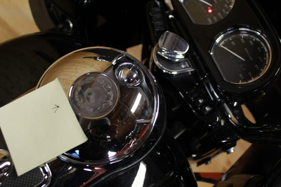 2015 CVO™ Road Glide® Ultra